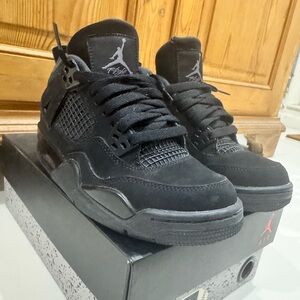 Black car Jordan 4’s [4Y/ 4.5Y]